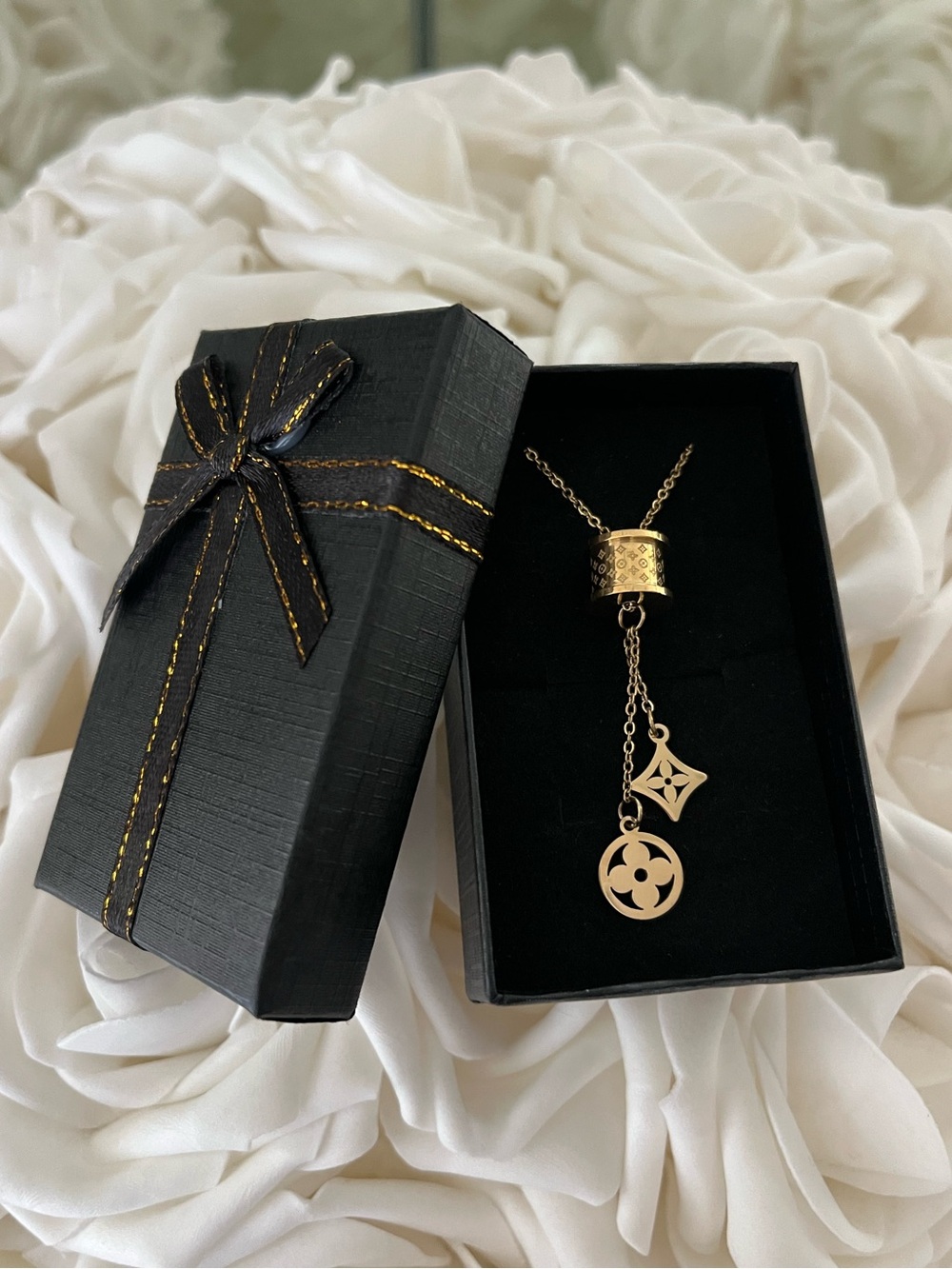 Flower Pendant Necklace